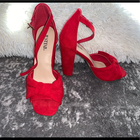 Red Seude Heels w Bow - Picture 2 of 2